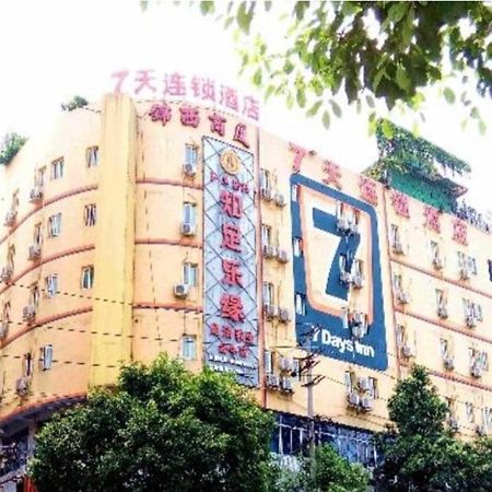 7 Days Inn Chengdu Kuanzhai Alley Huapaifang Metro Station Exterior photo